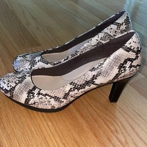 Snake skin pumps